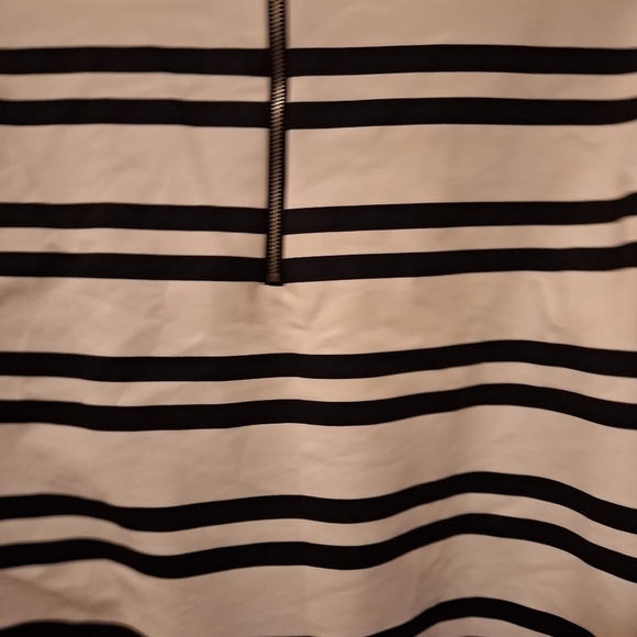 Zara Trafaluc Black and White Crop Bell Sleeve Top Large - Picture 4 of 8